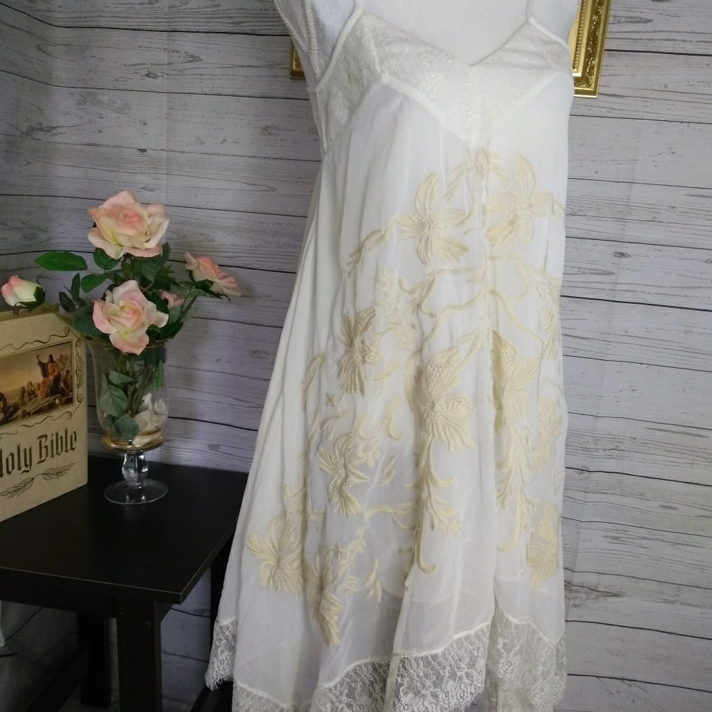 E  BY  ELOISE DRESS
